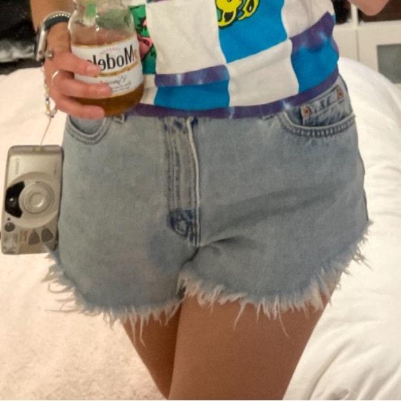 Vintage Levi’s 551 Jean shorts. most likely fit size 27” - Picture 6 of 7